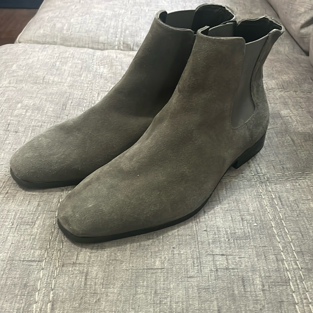 EXPRESS Gray Suede Leather Chelsea Boot Mens SZ 8